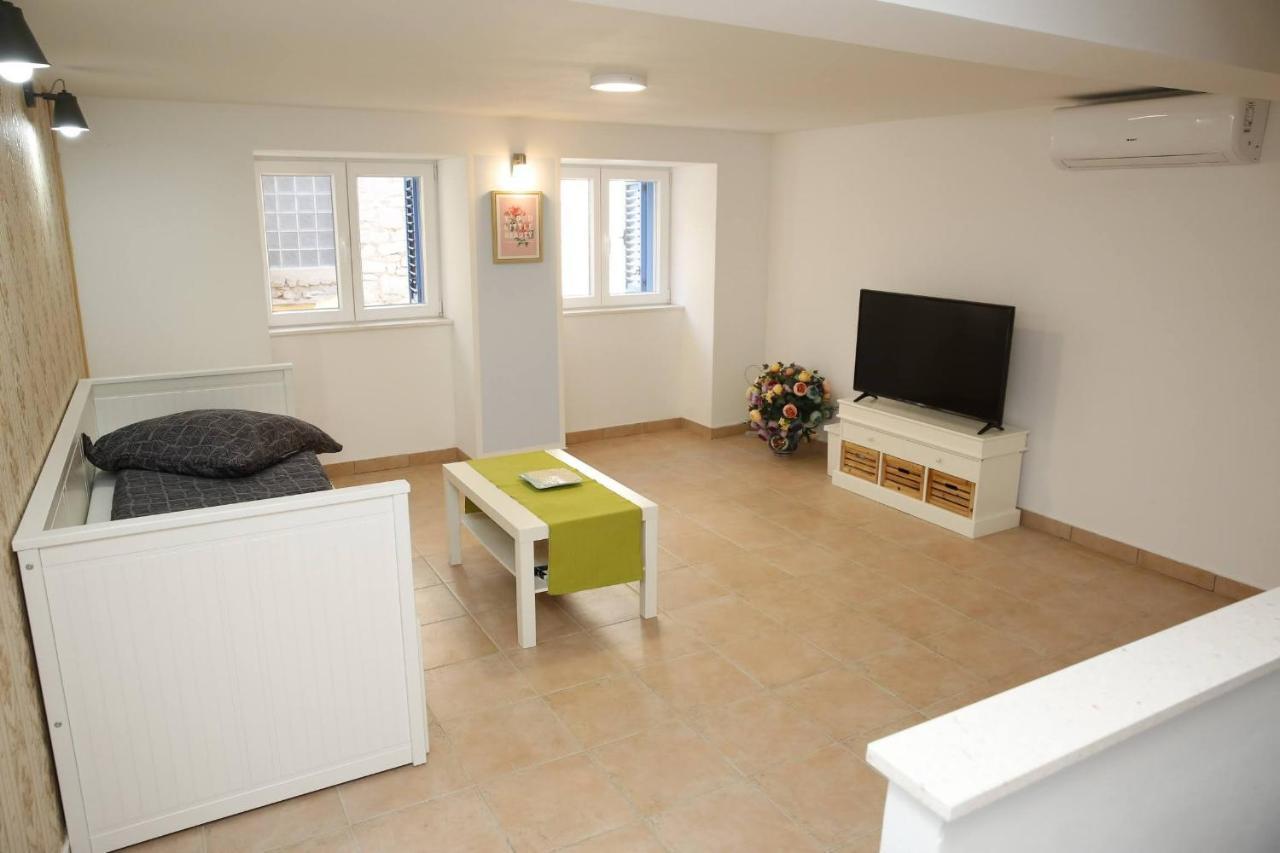 Holiday Home Yan With Bay View Vodice Exteriör bild